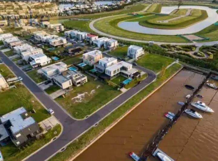 Terreno · 483m² · 1 Ambiente · 1 Cochera