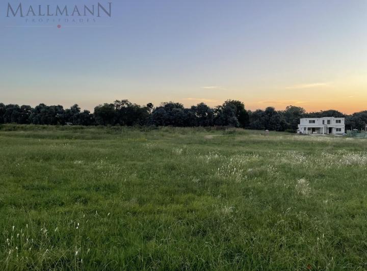Terreno · 861m²