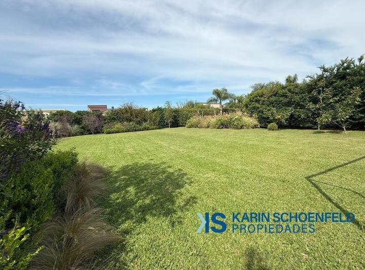 Terreno · 813m²