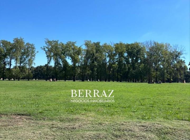Terreno · 869m²
