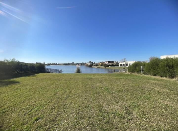 Terreno · 822m²