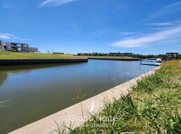 Terreno · 884m²