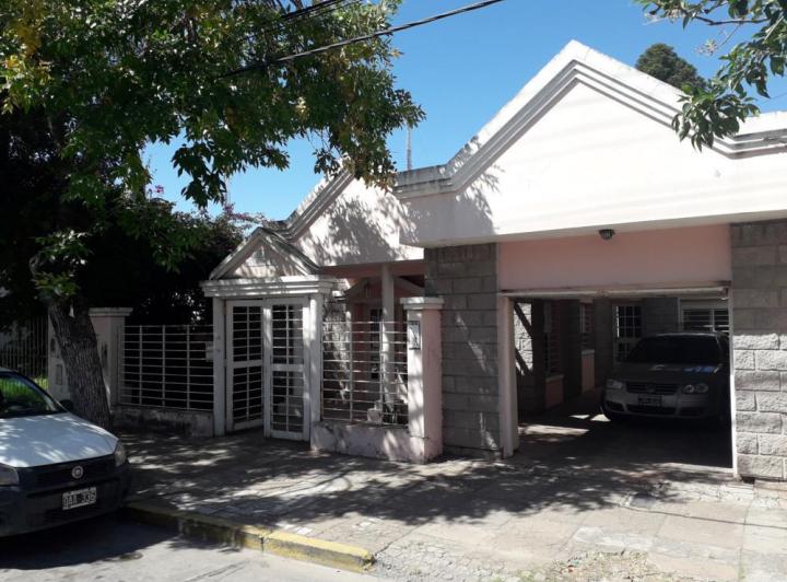 Terreno · 200m² · 7 Ambientes · 2 Cocheras