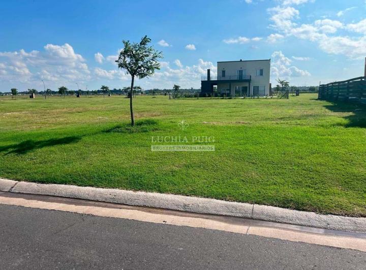 Terreno · 683m²