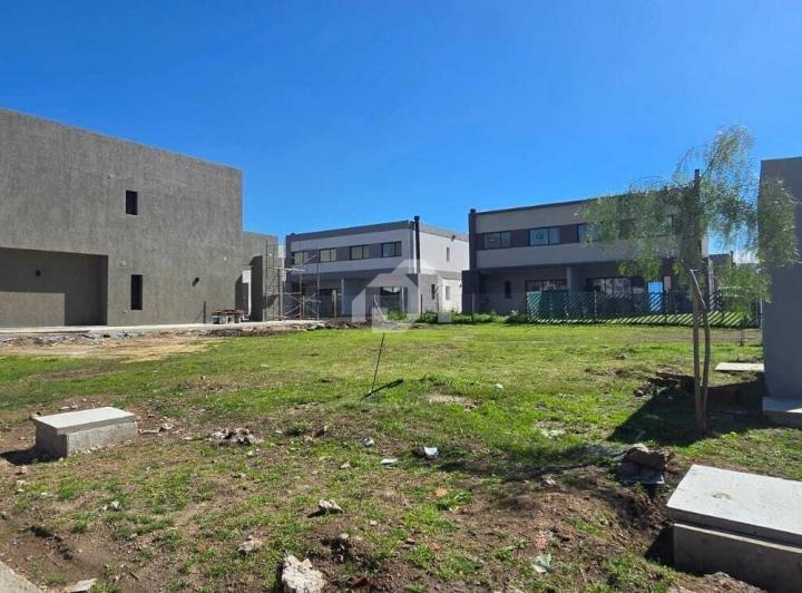Terreno · 370m²
