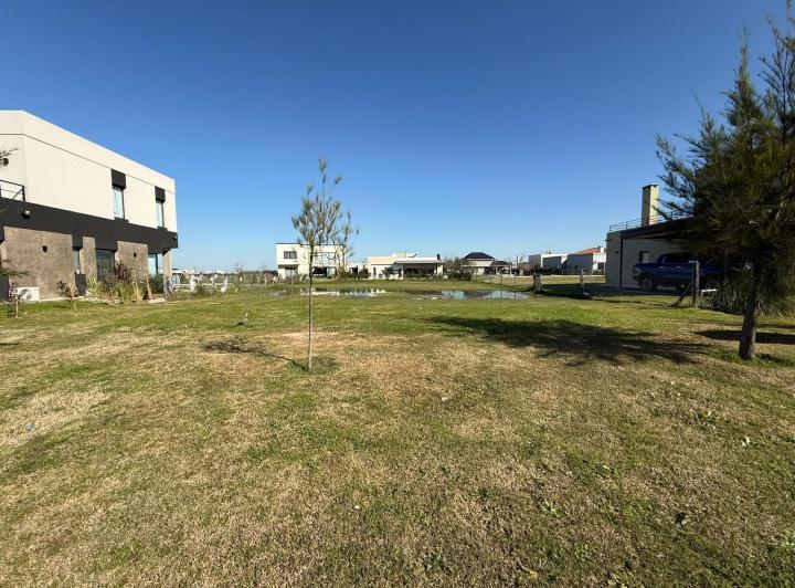 Terreno · 781m²