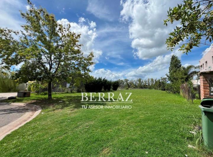 Terreno · 704m²