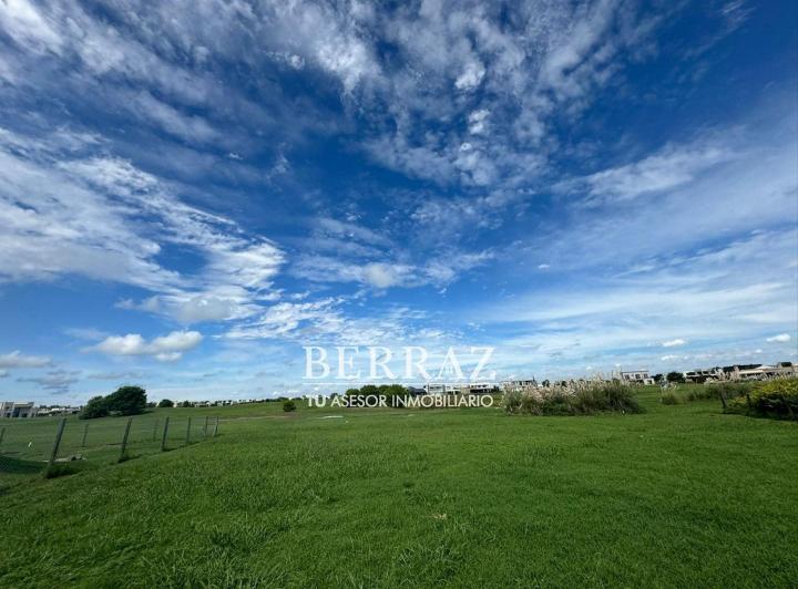 Terreno · 890m²