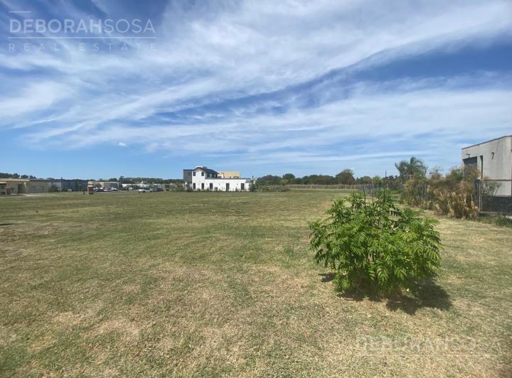 Terreno · 698m²
