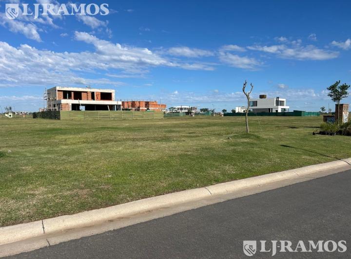 Terreno · 683m²