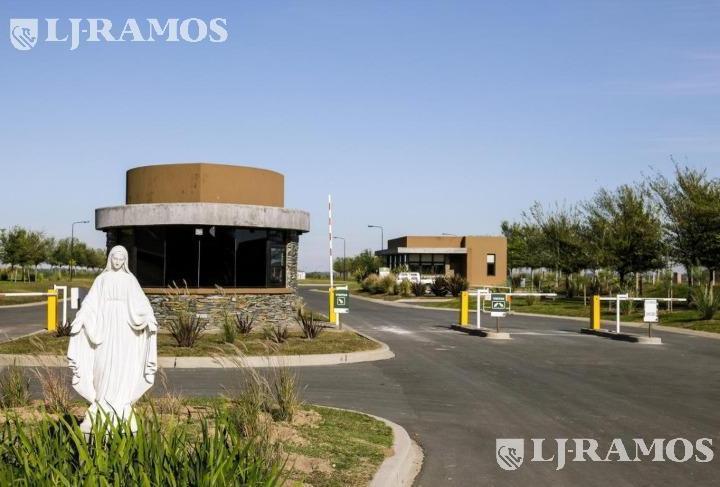 Terreno · 806m²