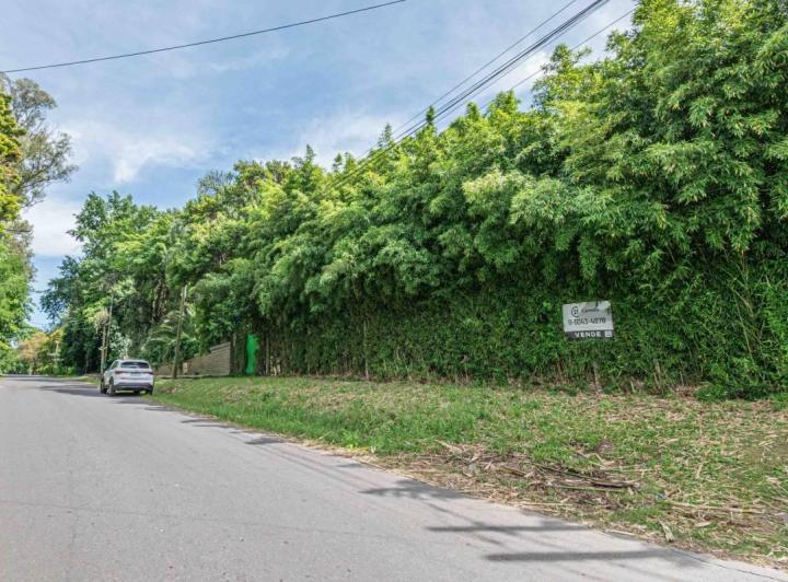 Terreno · 2100m²