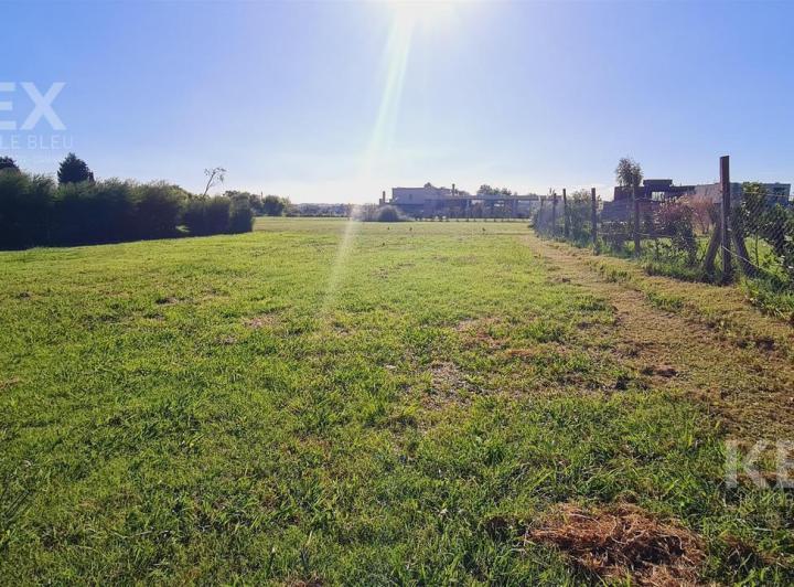 Terreno · 875m²