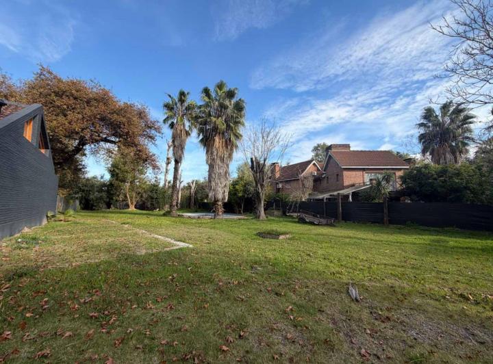 Terreno · 834m²