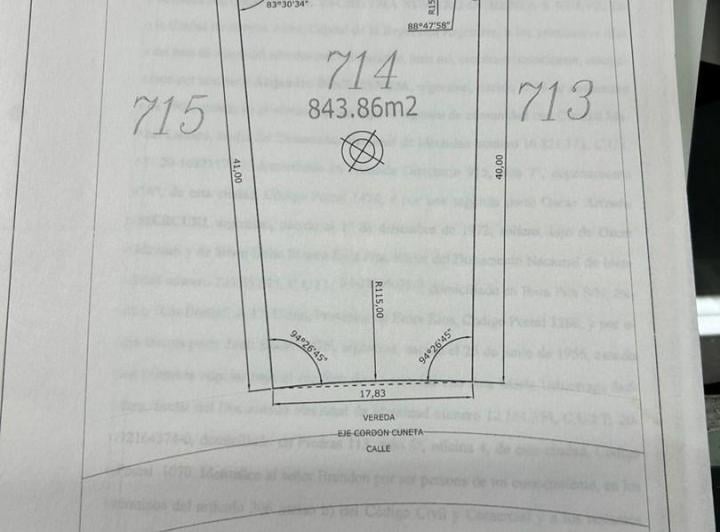 Terreno · 843m²