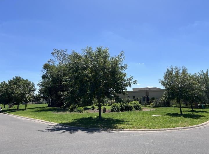 Terreno · 839m²