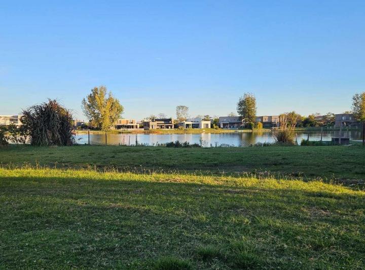 Terreno · 832m²