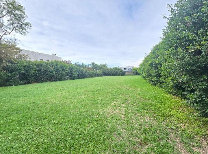 Terreno · 928m²