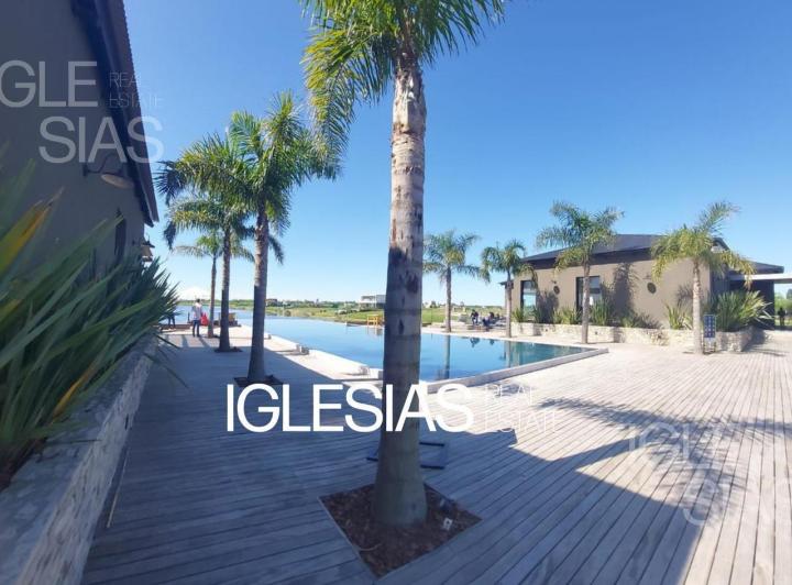 Terreno · 853m²