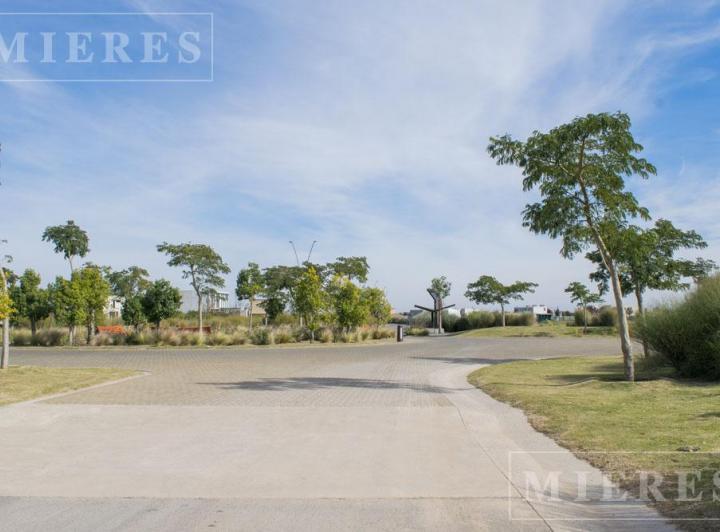 Terreno · 602m²