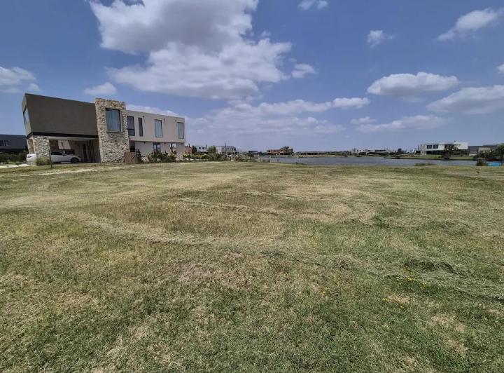 Terreno · 865m²