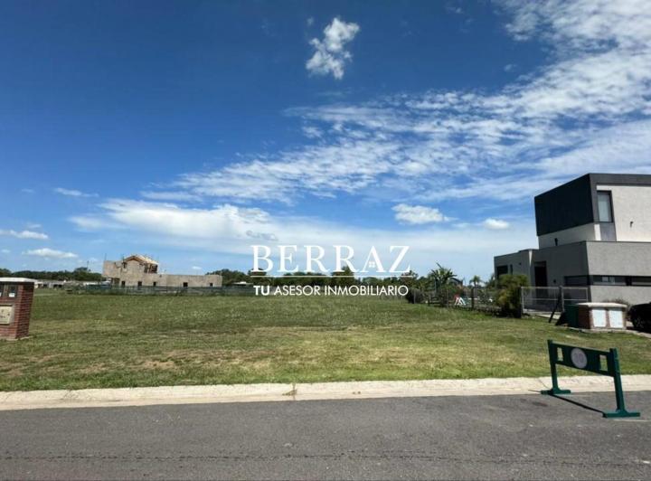 Terreno · 698m²