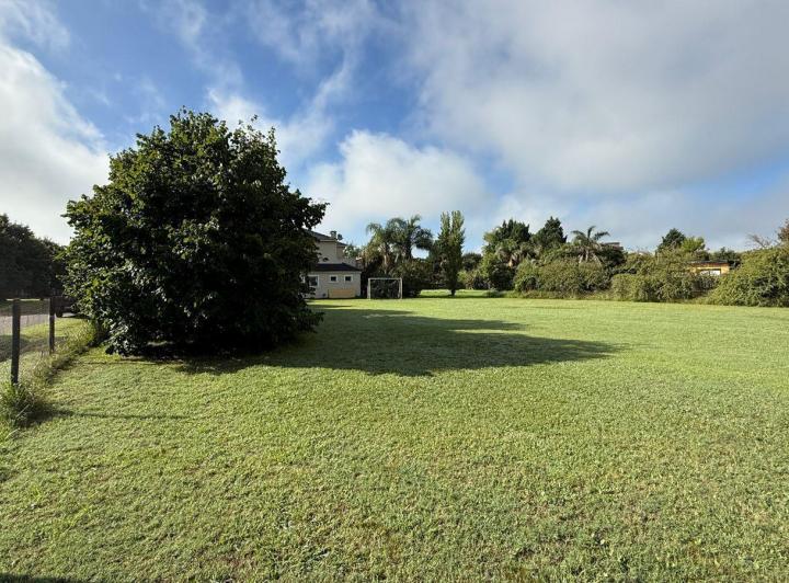 Terreno · 1672m²