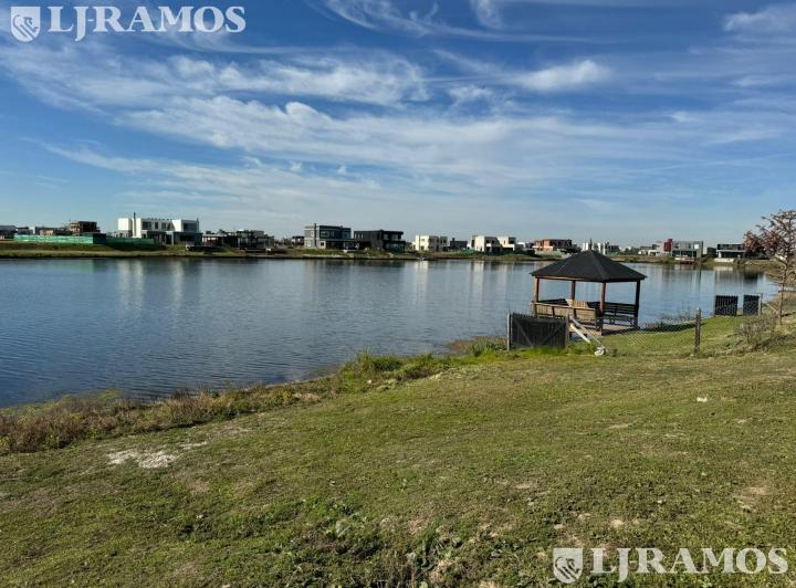 Terreno · 765m²