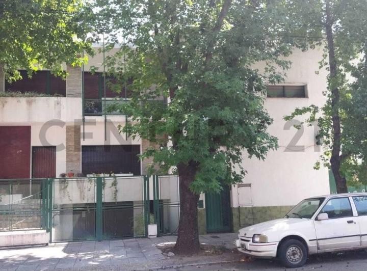 Terreno · 692m²