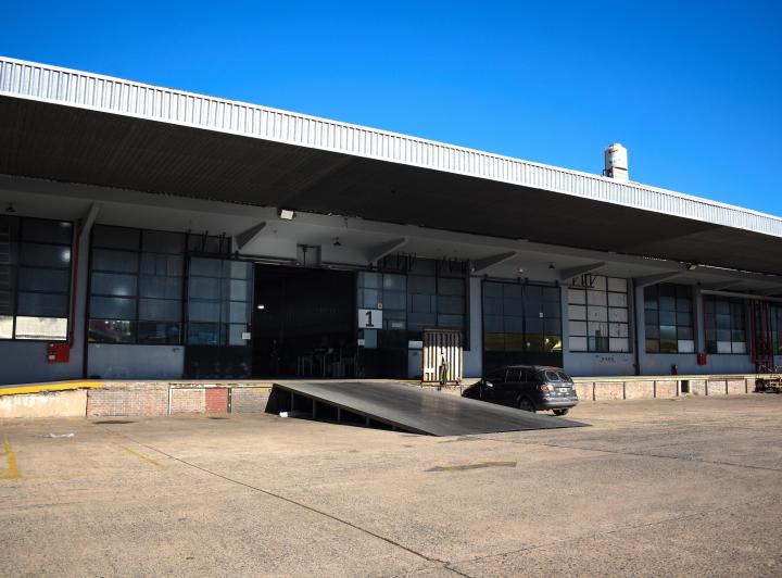 Depósito · 1943m² · 1 Ambiente · 2 Cocheras
