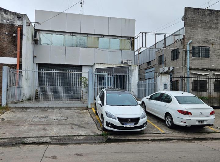 Depósito · 650m² · 1 Ambiente · 2 Cocheras