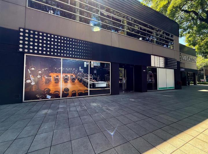 Local comercial · 641m² · 8 Cocheras
