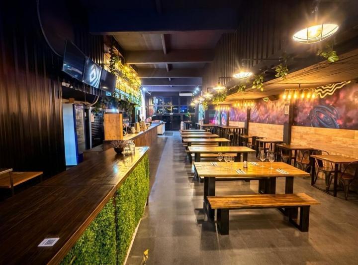 Local comercial · 383m²