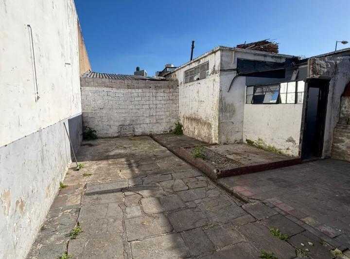 Local comercial · 160m² · 4 Ambientes · 10 Cocheras