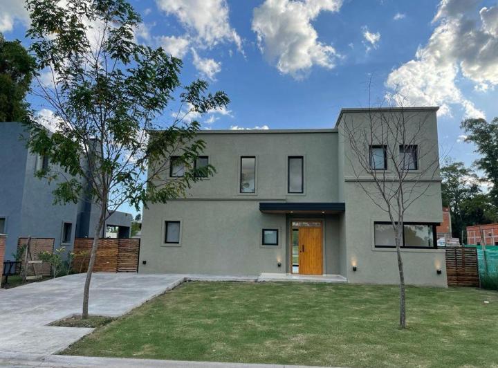 Casa · 180m² · 7 Ambientes · 1 Cochera