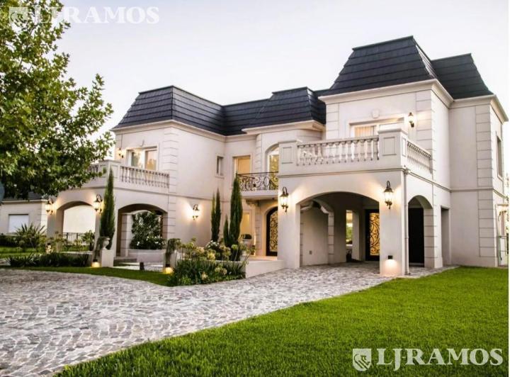 Casa · 360m² · 7 Ambientes · 1 Cochera
