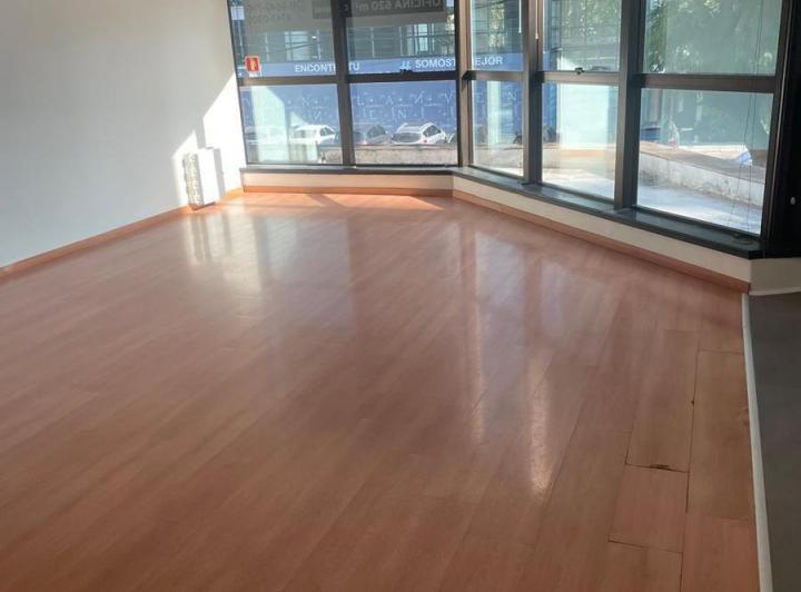 Oficina comercial · 620m² · 15 Ambientes · 6 Cocheras