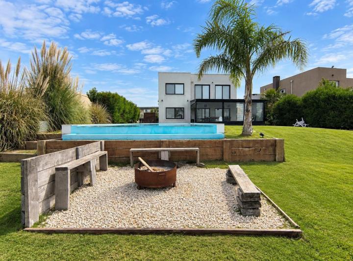 Casa · 170m² · 5 Ambientes · 2 Cocheras