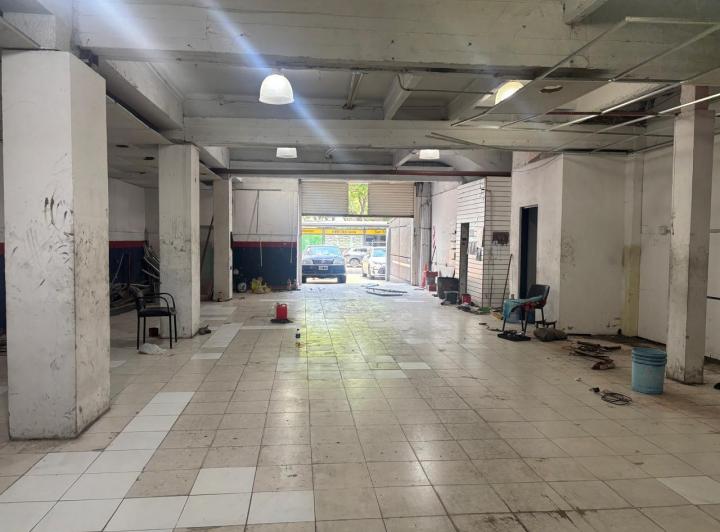 Local comercial · 454m²