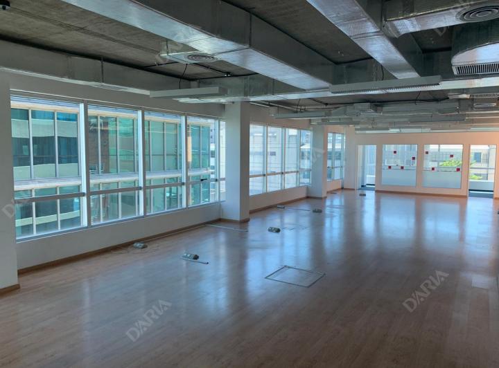 Oficina comercial · 220m² · 6 Ambientes · 3 Cocheras