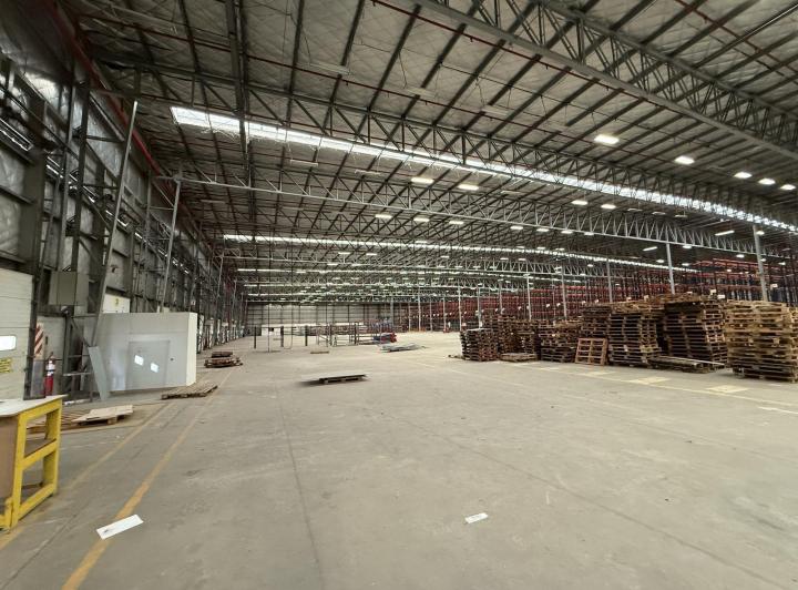 Depósito · 11000m²