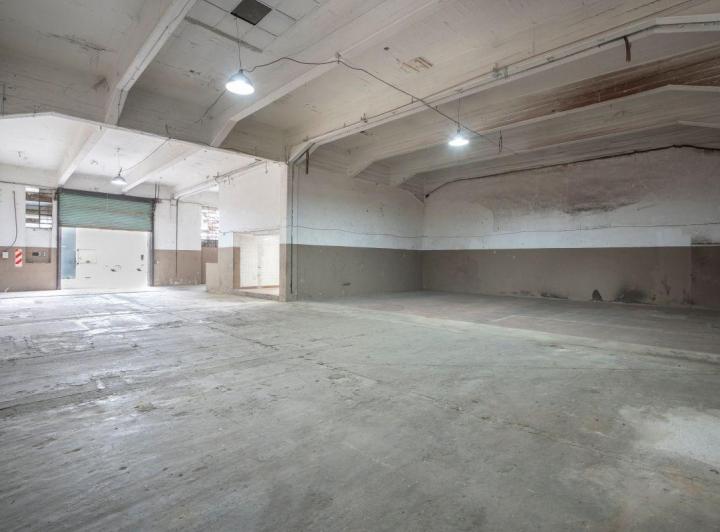 Depósito · 355m² · 1 Ambiente · 2 Cocheras