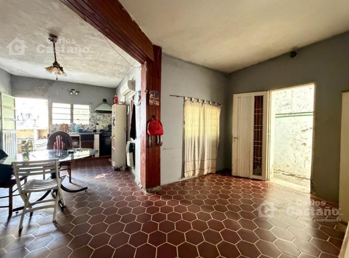 Depósito · 323m² · 5 Ambientes · 1 Cochera