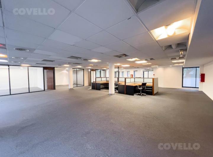 Oficina comercial · 400m² · 6 Ambientes · 3 Cocheras