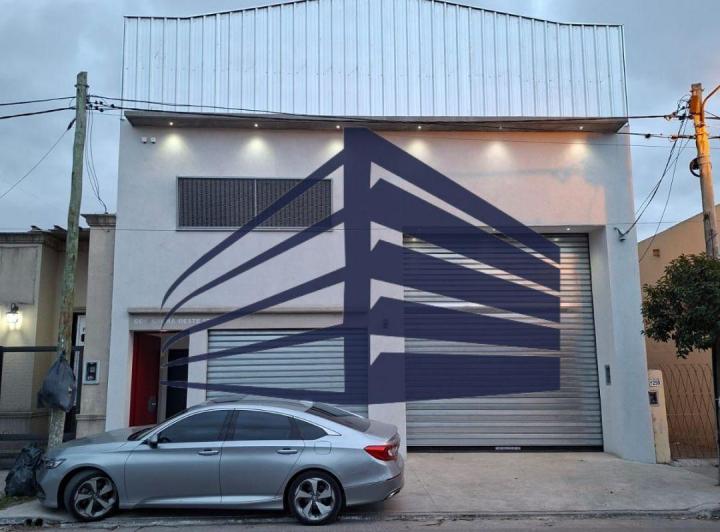 Local comercial · 210m²