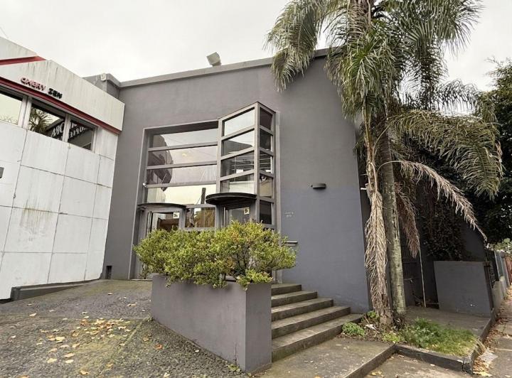 Oficina comercial · 400m² · 6 Ambientes · 5 Cocheras