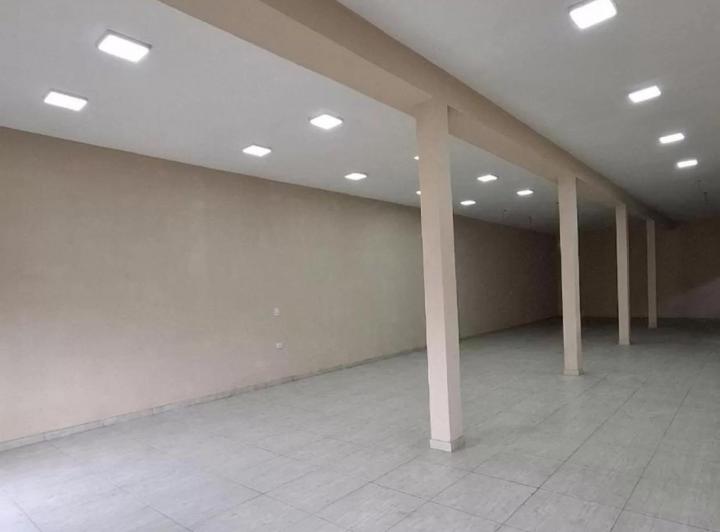Local comercial · 165m²