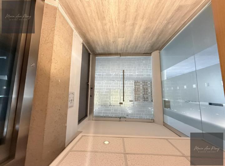 Oficina comercial · 250m² · 3 Ambientes · 6 Cocheras