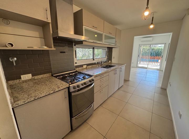 Casa · 160m² · 5 Ambientes · 4 Cocheras