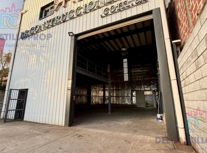 Bodega-Galpón · 294m² · 3 Ambientes · 3 Cocheras